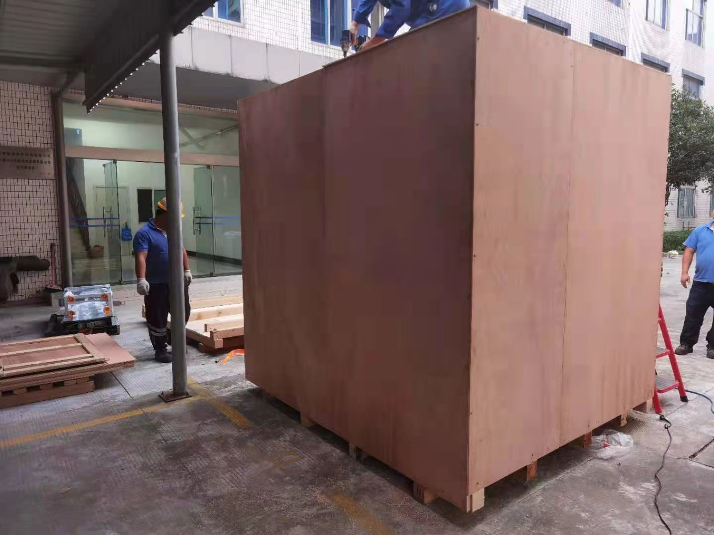 大型设备搬运木箱包装